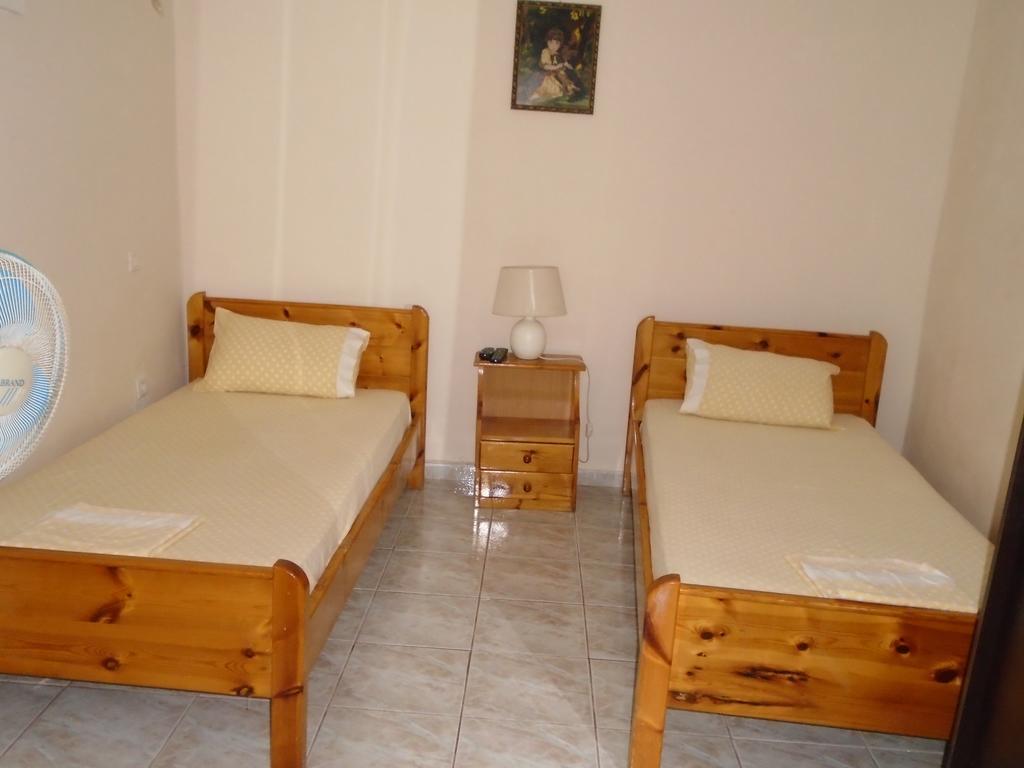 Giota & Antonia Apartments Koróni Habitación foto